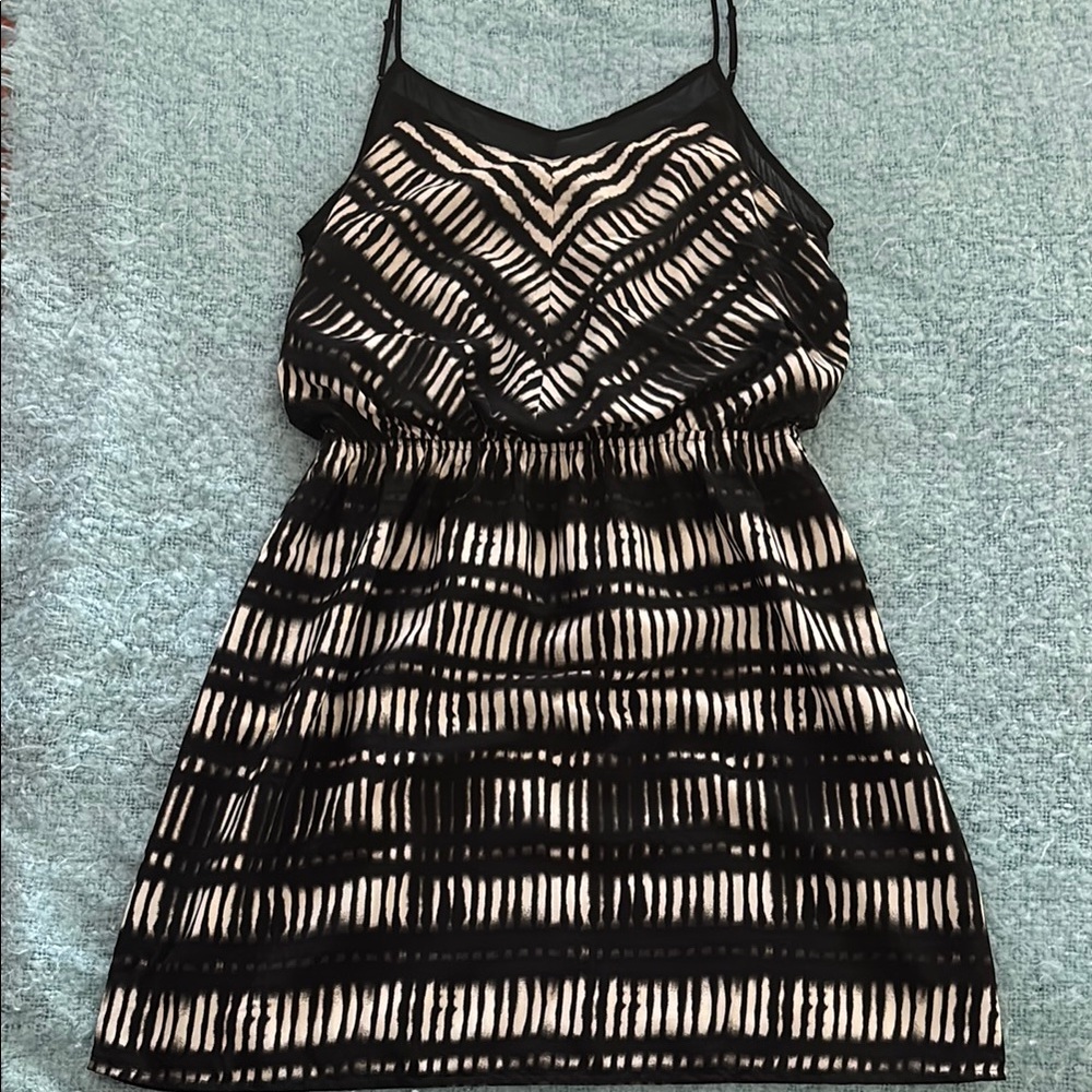 Express Black And Cream Patterned Mini Dress Incl… - image 2